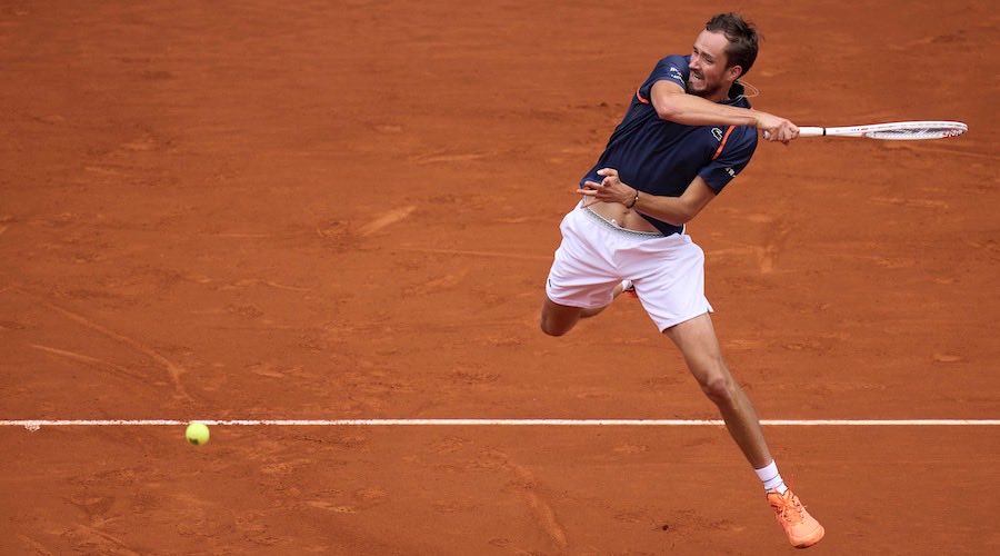 Dia de Medvedev!

Logo mais, após o jogo entre Cerundulo e Blockx, o Daniil enfrentará o italiano Flavio Cobolli, pela 4ª rodada do Madrid Open!

O Meddy busca a classificação para as quartas de final do torneio pelo 3º ano consecutivo!