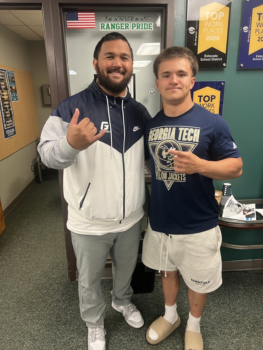 ThomasClassen68's tweet photo. @Coach_BMeyer thank you for stopping by to talk with us @JordanJ_ @ConnorDarby57 @CadaRangersFB https://t.co/zg4udeaSar