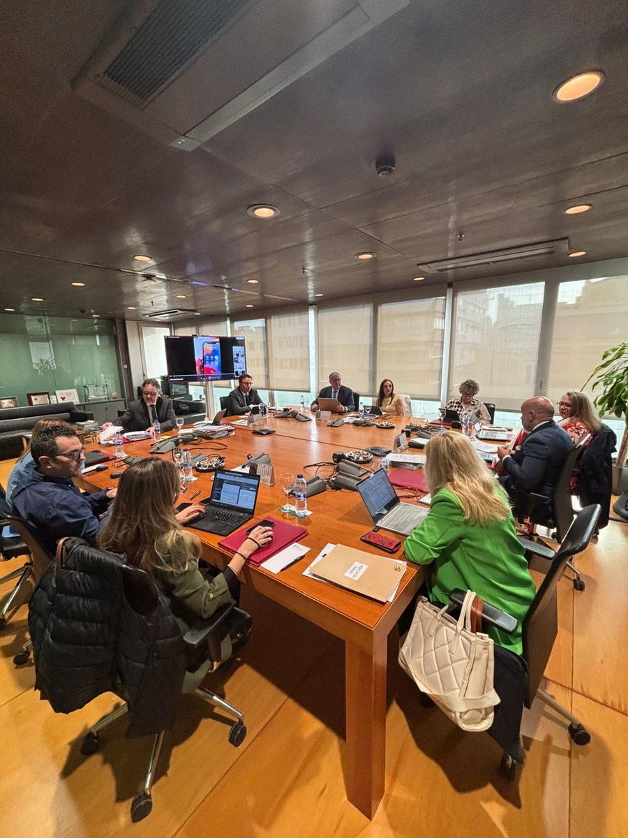 📌 Nueva sesión de Junta de Gobierno en #ICAV para tratar asuntos relevantes del Colegio. Asisten:

➡️ Decano, Vicedecana y Secretaria.
➡️ Diputados/as 1ª, 2ª, 3º, 4º, 5º, 7ª, 8º y 10ª de manera presencial
➡️ Diputada 6ª, 9º y 11ª, de forma telemática