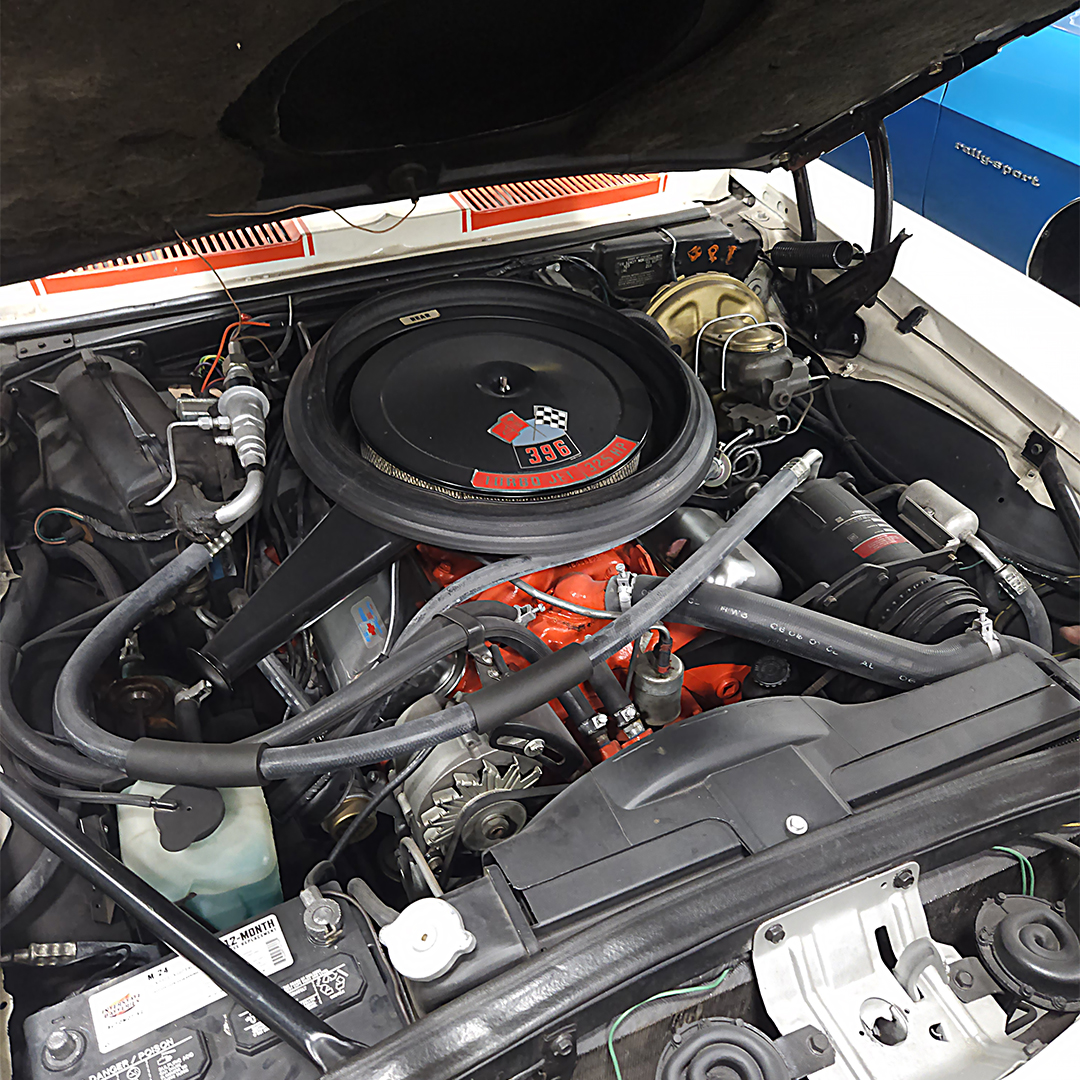 flexalite's tweet photo. This 1969 Camaro Z10 Indy 500 Pace Car coupe is one of the rarest F-body variants. Built for a very short time, it’s the hardtop counterpart to the better-known convertible—with SS350 standard and big-block power optional. This example is loaded with options and serious presence. https://t.co/KakhHZiPv3