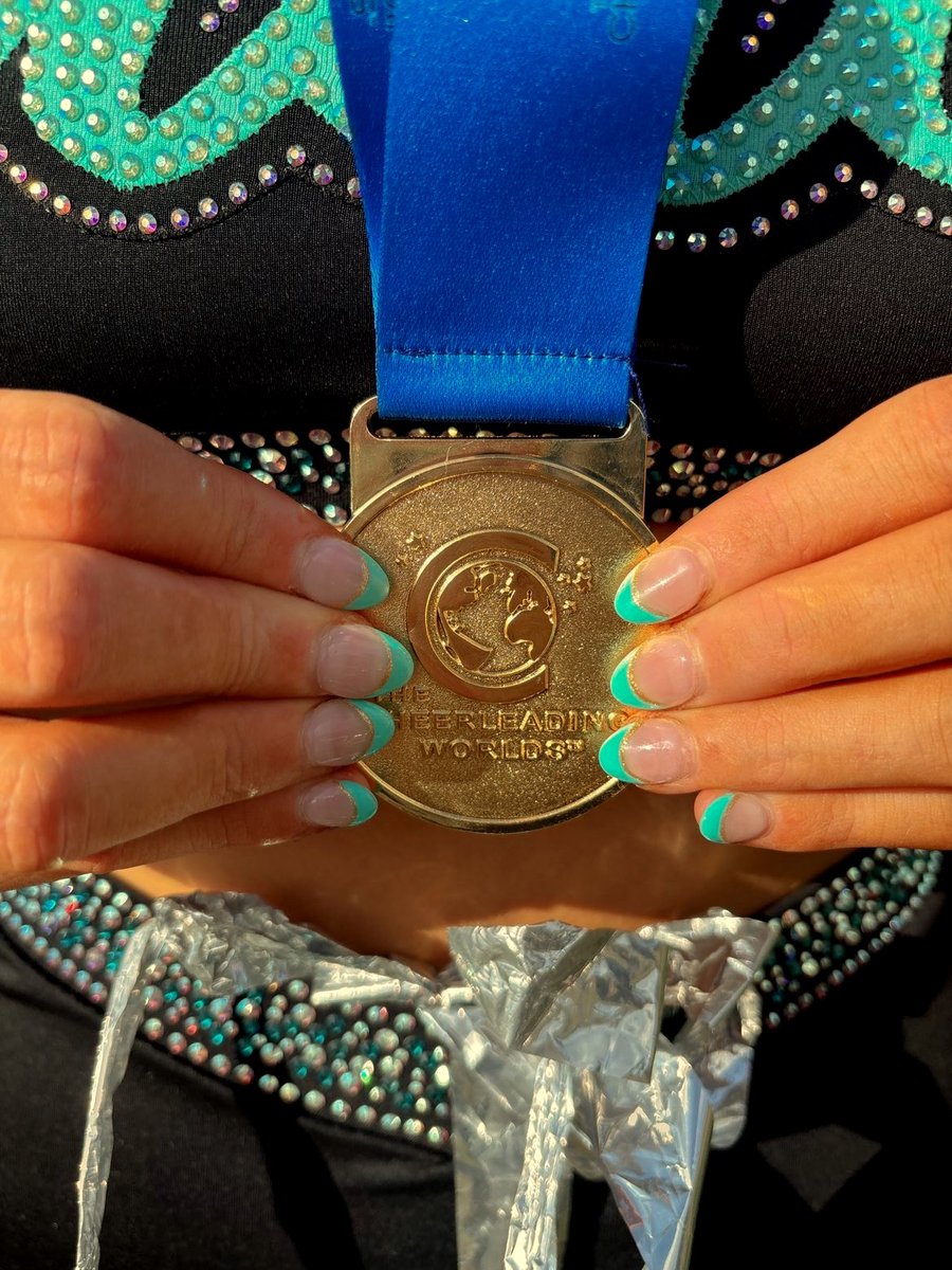 giadafeind's tweet photo. i’m a world champ. best day ever 
seniors i love you🥹🥹 https://t.co/ZryN7xT4sN