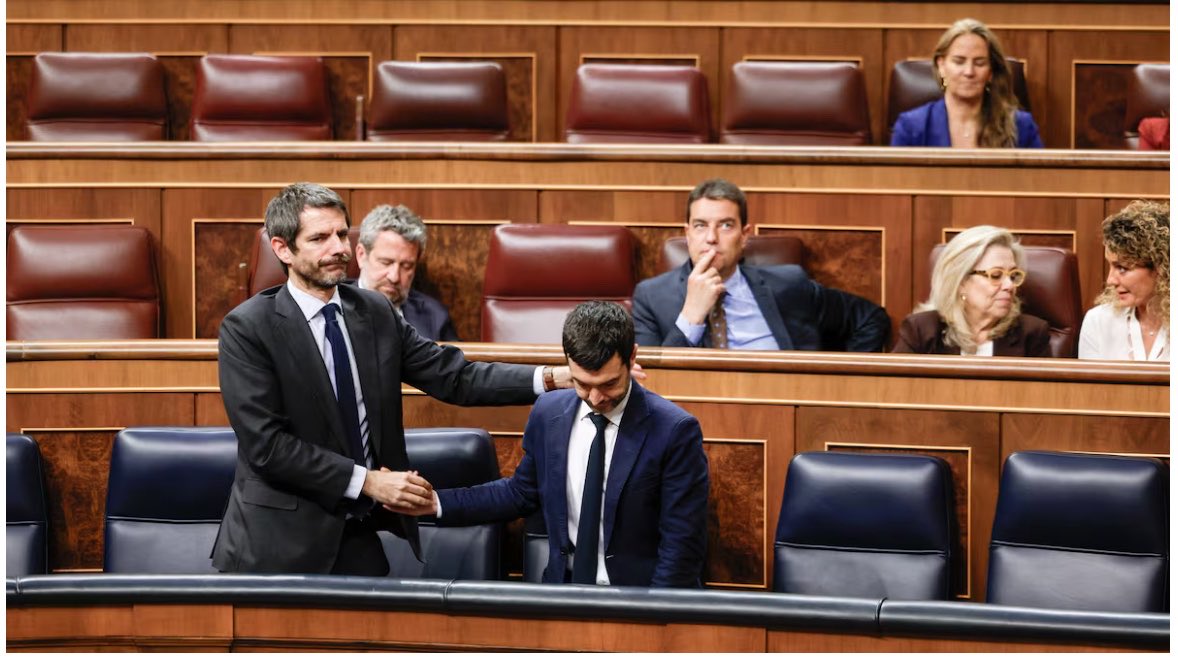 Vaya fotón de Álvaro García en El País para retratar la derrota de Sumar (ni un ministro del PSOE) con el decreto sobre vivienda.