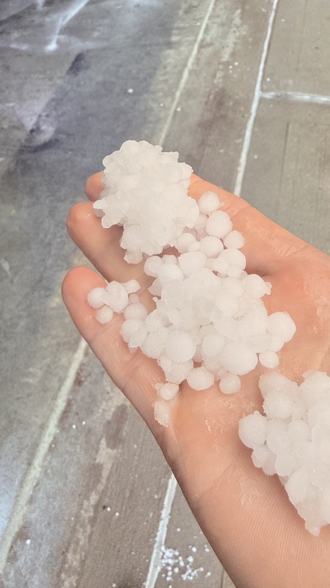 RDR_Reviews's tweet photo. @fox4wx #kcwx Random Hail Storm in Liberty, MO around 10 min ago! https://t.co/tE4vzisAF4