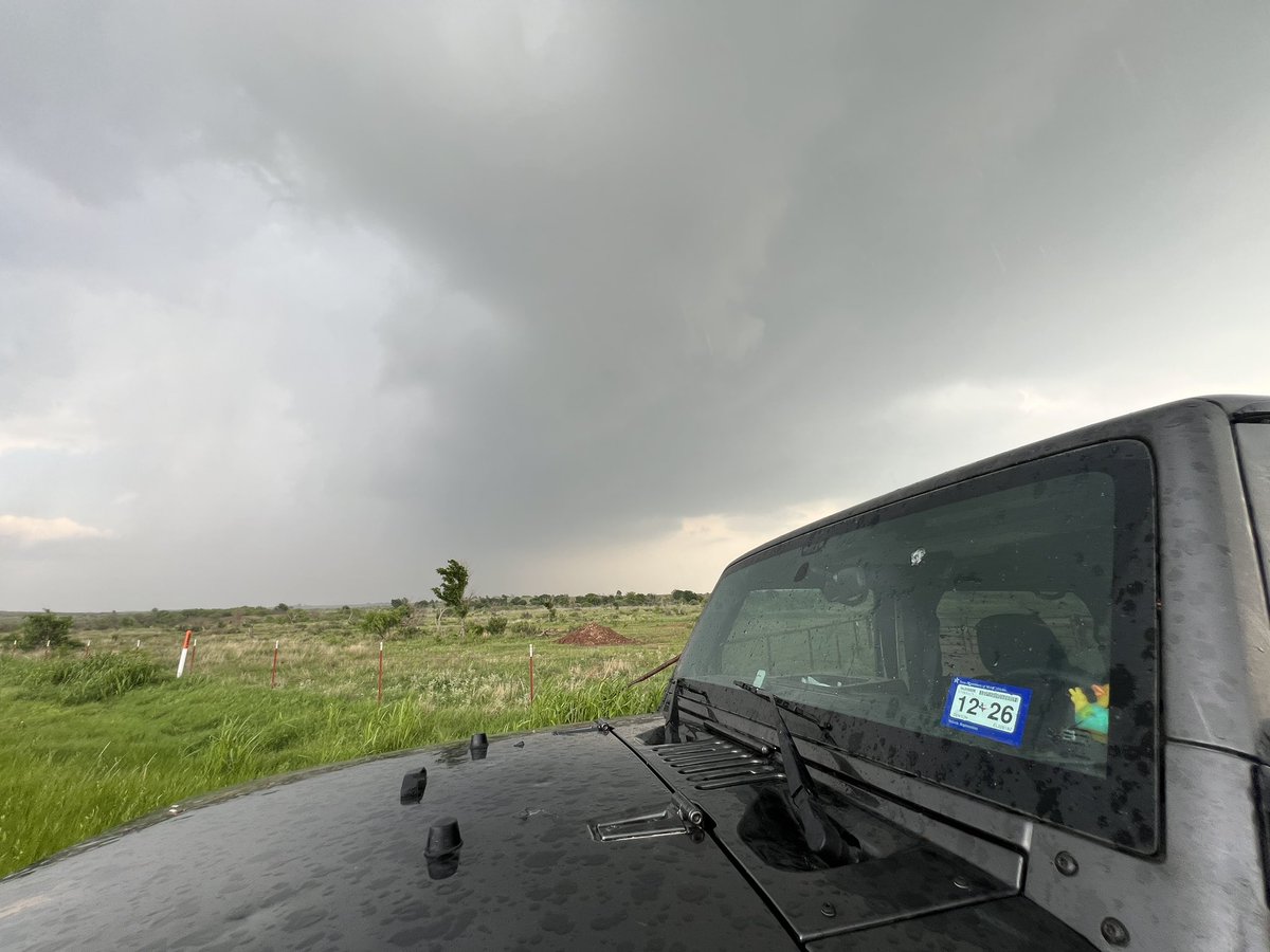 FalcnStormChase's tweet image. Supercell in its early stages heading east!

DIVING! #FALCONWX