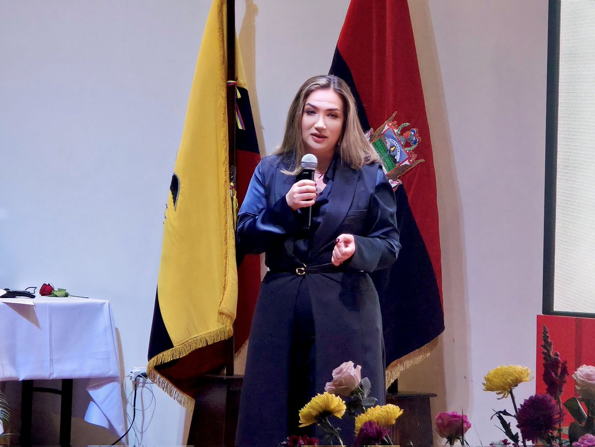 ECU911Ambato's tweet photo. 📍 #Riobamba | @AlvaroLopez911, Jefe del @ECU911_, participó en la Rendición de Cuentas 2025 de la @GoberChimborazo, liderada por María José del Pozo Larrea.

En este espacio se ratificó el compromiso de articular acciones conjuntas para fortalecer la seguridad de #Chimborazo. https://t.co/OKtey2TcGt