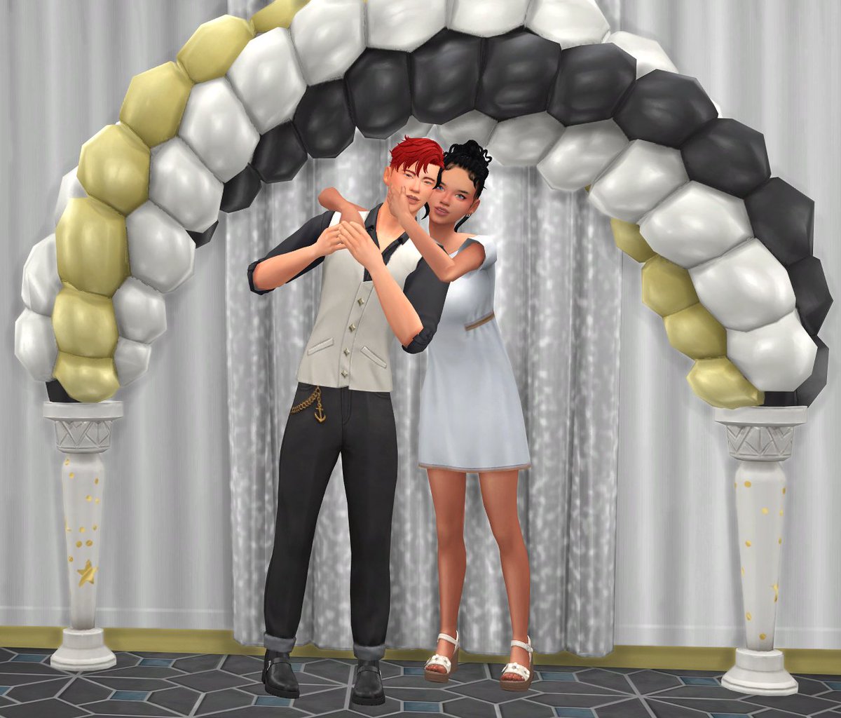 SraSimmer's tweet image. Baile de fin de curso ~ Parte 3/6

Darwin y Coraline son amigos desde niños, él está enamorado de ella desde hace tiempo así que la invitó al baile.
Ella aceptó aunque tenía novio en ese momento, así que le ha dejado, lo siento Dante 😬
#TheSims #TheSims4