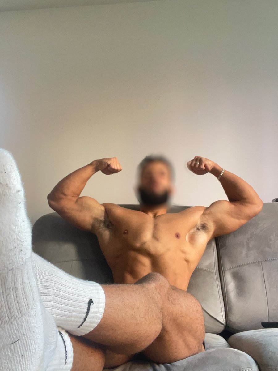 FindomKingLeon's tweet photo. All muscle. All power. Keep staring, keep paying. 😈 https://t.co/OAuh3vkYLk