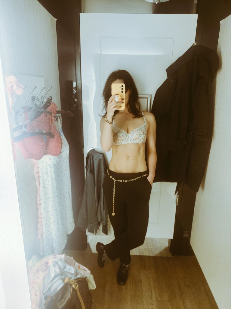 bellinigroup1's tweet photo. Picking up some new fits🛍🥿
Arguing internally as to weather I should sport a tan this year, or not. I used to love it. However now, what with so much time in clinical settings I do not get much sun exposure.
Perhaps...someone take me somewhere tropical to golden in. https://t.co/ZtpTCN2ObA