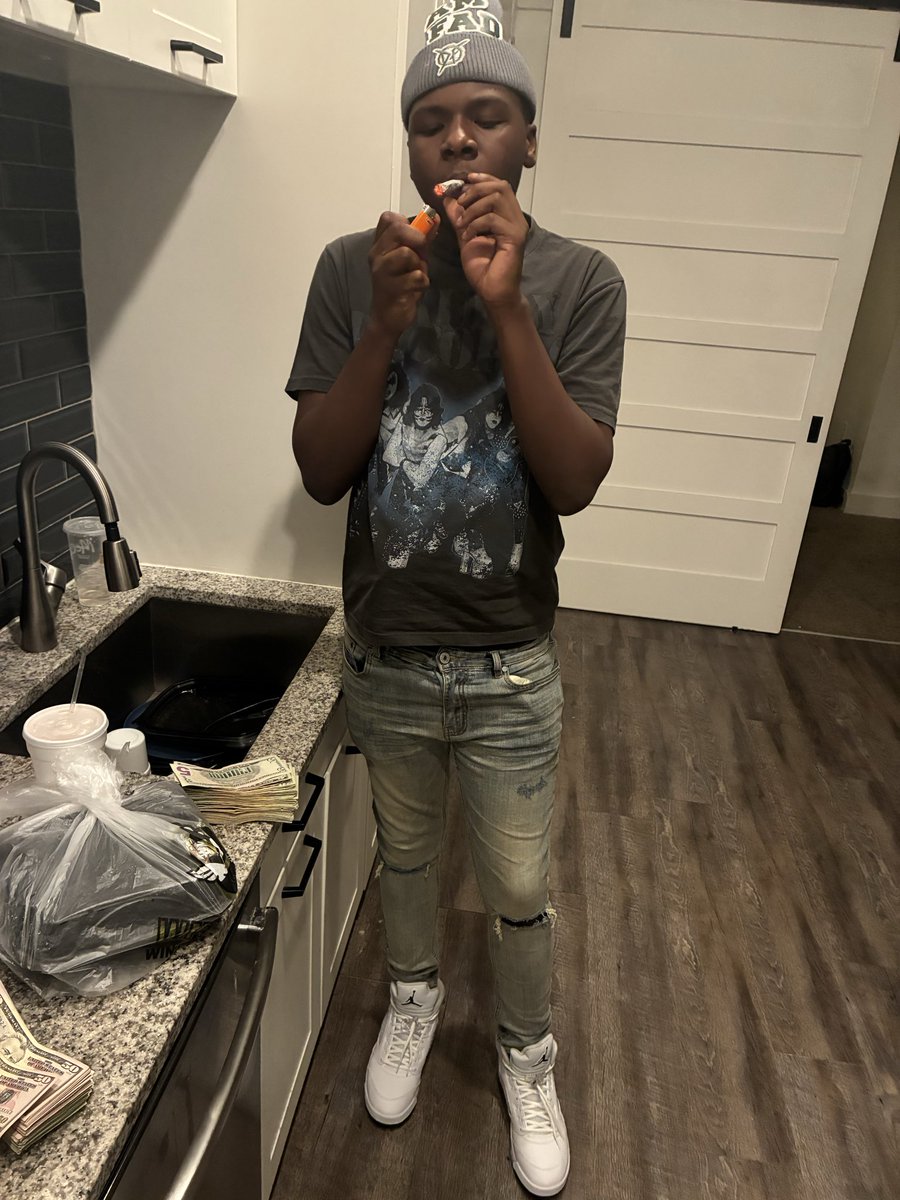 2letterken's tweet photo. 🛝or💰 https://t.co/3hiZdujzzK