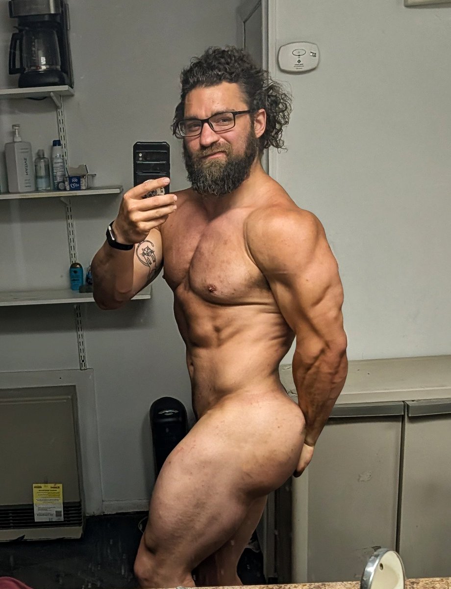 daysinthebuff's tweet photo. Hairs a bit crazy but I'm getting nice and sculpted https://t.co/q3Zea2qh27