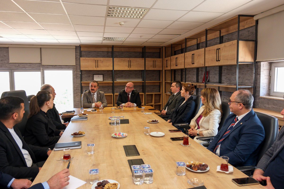 ProfAliOzturk's tweet photo. Samsun Medikal Kümelenmesi (MEDİKÜM) ile örnek bir işbirliğin ilk adımlarını attık. MEDİKÜM Başkanı Sn. Ahmet Alp Doğru ve beraberindeki heyet ile ihtisaslaşma alanımız, TTO AŞ ve Teknokent faaliyetlerimizde ortak proje geliştirme ve ticarileşme çalışmaları yapmak üzere görüştük. https://t.co/ibgb7vpR8L
