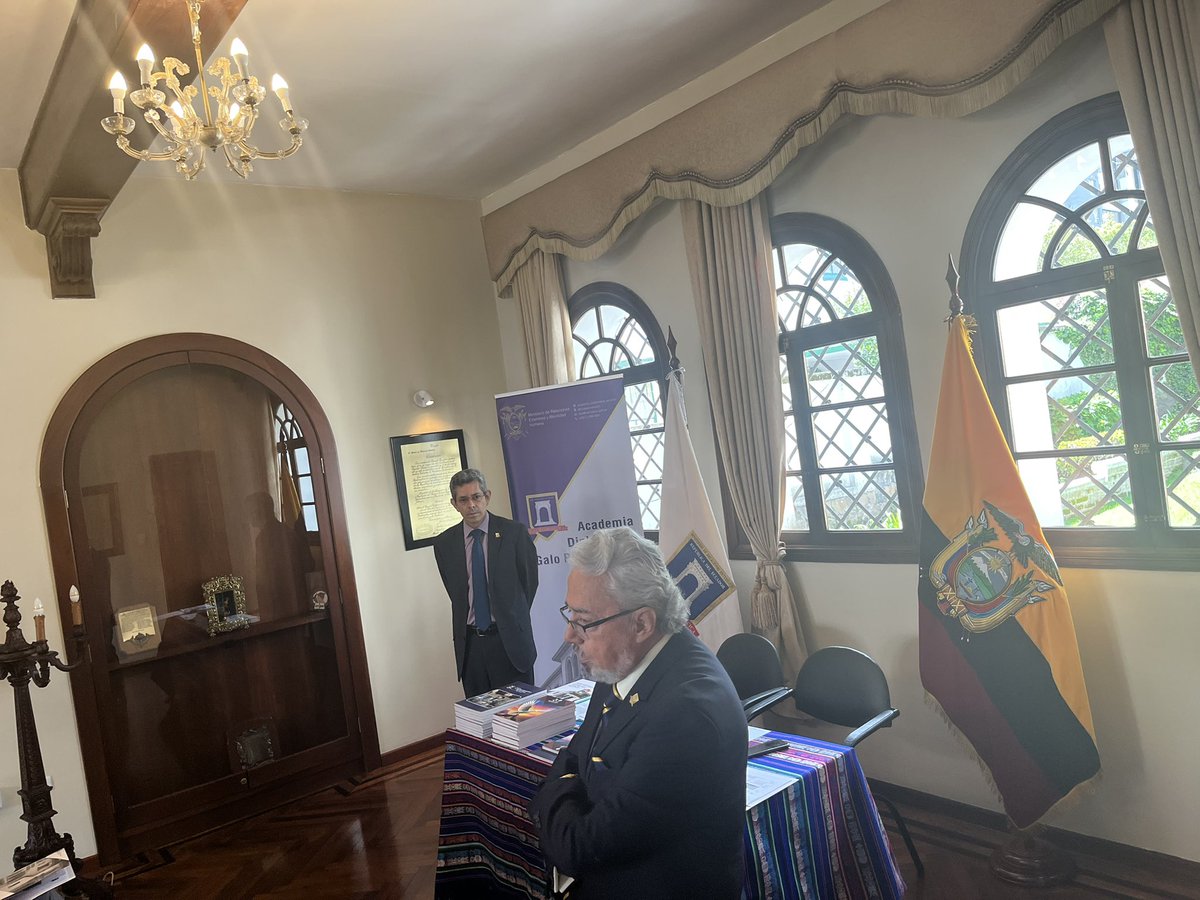 AcdiplomaticaEc's tweet photo. La Academia Diplomática “Galo Plaza Lasso” realizó una reunión de inducción con los estudiantes del XVI Curso de Formación de Terceros Secretarios, el cual iniciará el 4 de mayo del año en curso. https://t.co/c4VEQNEcmC