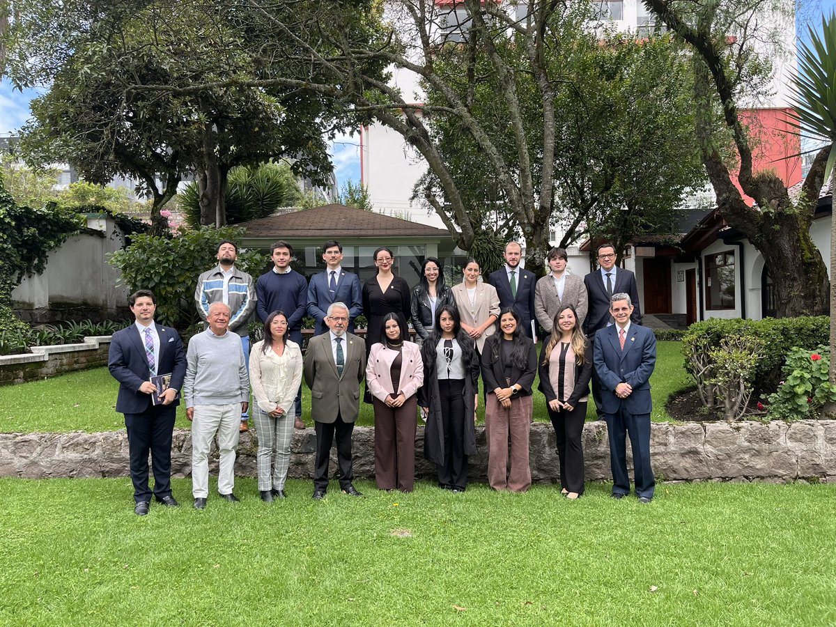 AcdiplomaticaEc's tweet photo. La Academia Diplomática “Galo Plaza Lasso” realizó una reunión de inducción con los estudiantes del XVI Curso de Formación de Terceros Secretarios, el cual iniciará el 4 de mayo del año en curso. https://t.co/c4VEQNEcmC