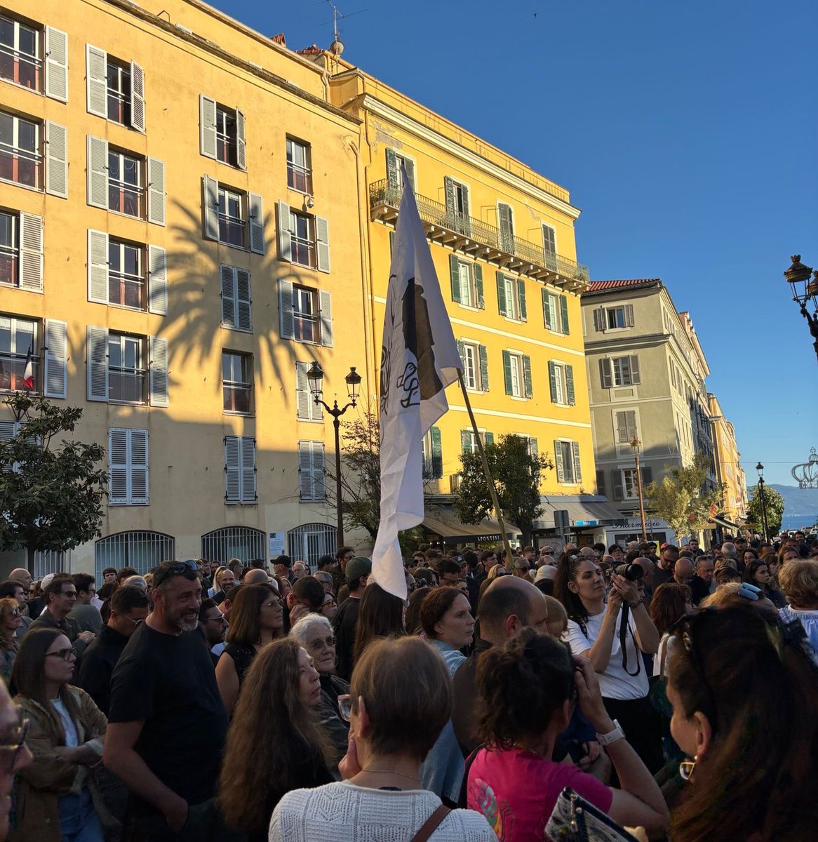 PNazioneCorsa's tweet photo. Sta sera, u nostru sicritariu naziunali è parechji militanti di u PNC sò prisenti in Aiacciu è in Bastia pà riaffirmà u nostru sustegnu à Scola Corsa è à tuttu l’insignamentu immersivu in Corsica.

Più chì mai, ci voli à difenda è à sviluppà a nostra lingua in ogni locu, da a scola à a sucità sana. Hè una scelta di trasmissioni, d’identità è d’avvena.

Lingua corsa, lingua viva!