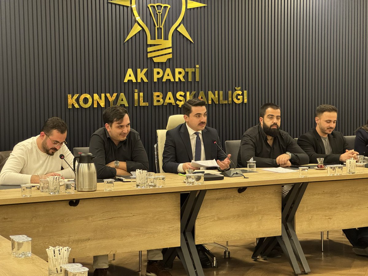 akgenclikkonya_'s tweet photo. Haftalık Olağan Yönetim Kurulu Toplantımızı, İl Gençlik Kolları Başkanımız @avibrahimkelek’in Başkanlığında gerçekleştirdik. https://t.co/KYLvP0TyuU