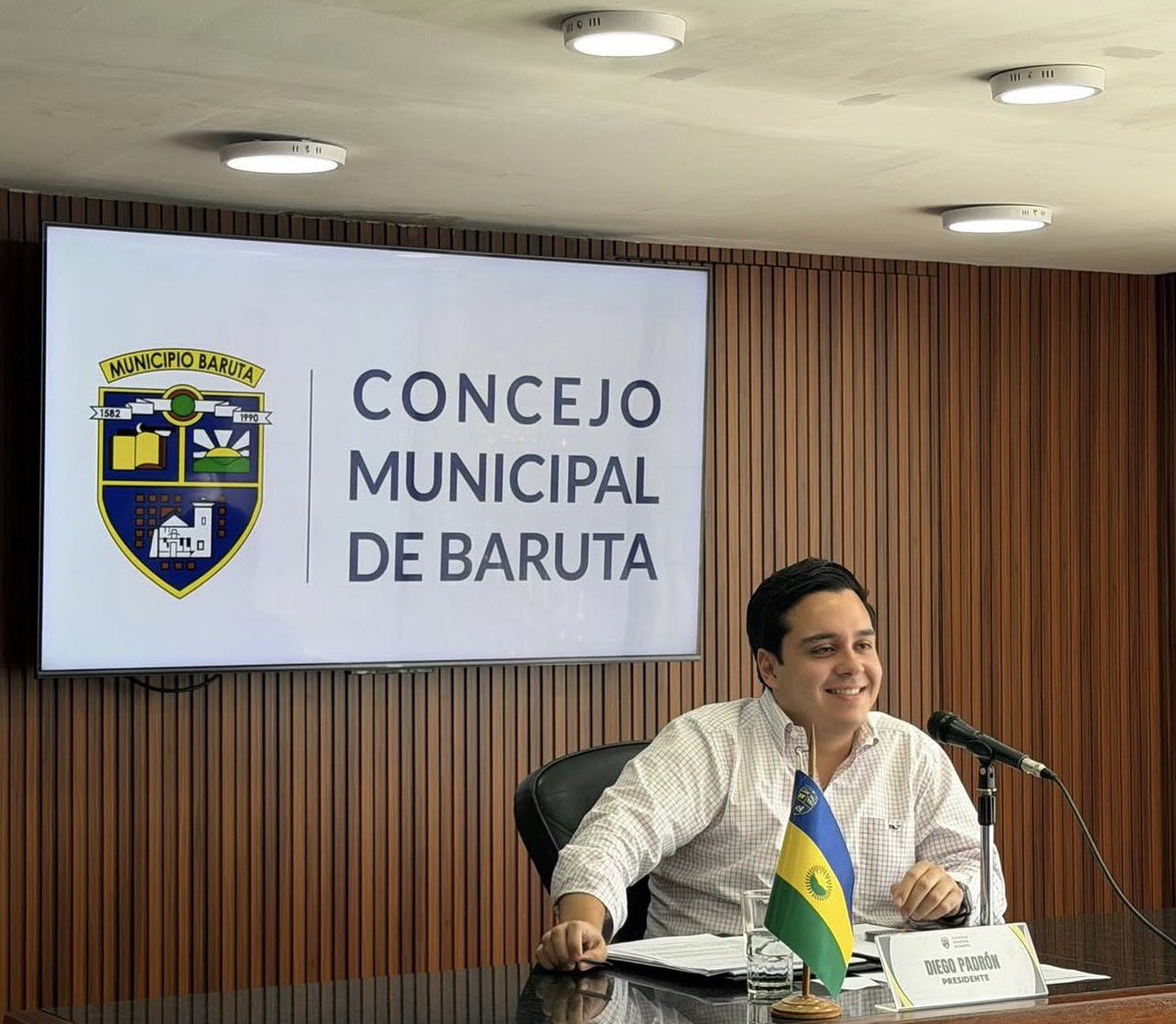 Nuestra solidaridad y acompañamiento con nuestro amigo, presidente del concejo municipal de Baruta <a href="/diegopadronb/">Diego Padron</a> hoy es tiempo de recuperar toda INSTITUCIONALIDAD. El golpe de estado en ese concejo municipal es lo que queremos derrotar y extinguir en el país.