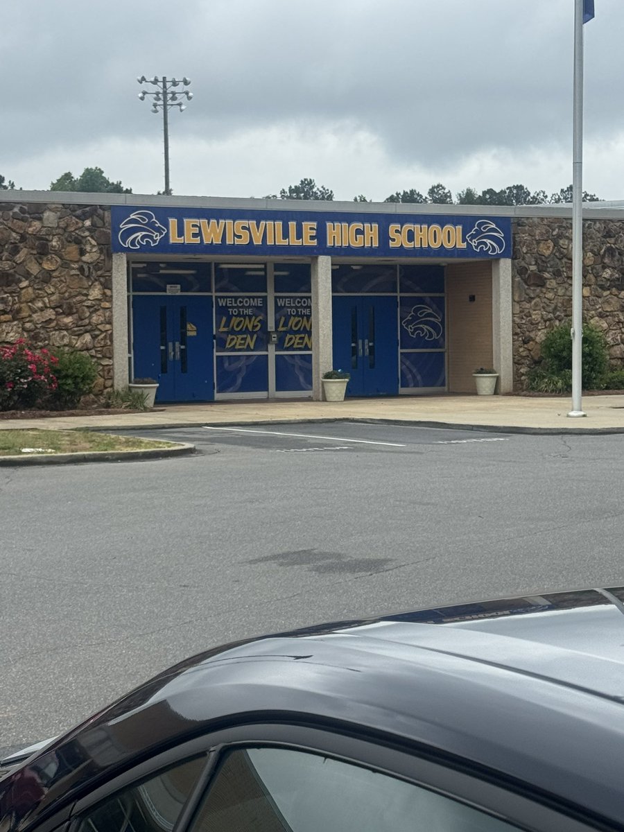 kevinJking4's tweet image. Go Dogs!

Day 2 of the 2027 recruiting cycle Chester County. Thank you to all the coaches and AD’s for taking time out of their busy day to meet with me about their talented rosters for this upcoming year. #STATEofMind #RaisetheBAR #HTR