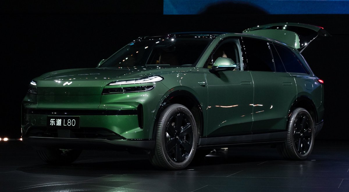 NIOSwitzerland's tweet photo. Some CEOs of major brands will not sleep well....
😂😂😂
NIO L80 The pre-sale price starts from for 
- Full purchase RMB 245,800  $34,100 USD 
- With Battery as a Service BaaS RMB 159,800  $22,200 USD https://t.co/qVc4m33Wyx