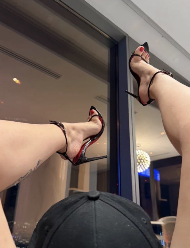 Mistress_R7's tweet photo. I want this https://t.co/UoNmJQ8uNS