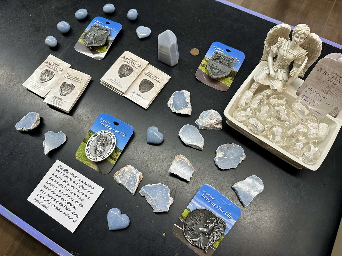 wisdom_ages's tweet image. the profound energies that support us in our everyday lives. 

Angelite helps you rise above the stresses and strains of life, to give your burdens to the angels and seek their strength and peace 😇 

#crystals #gemstones #crystalhealing #healingstones #healingcrystals #angelite