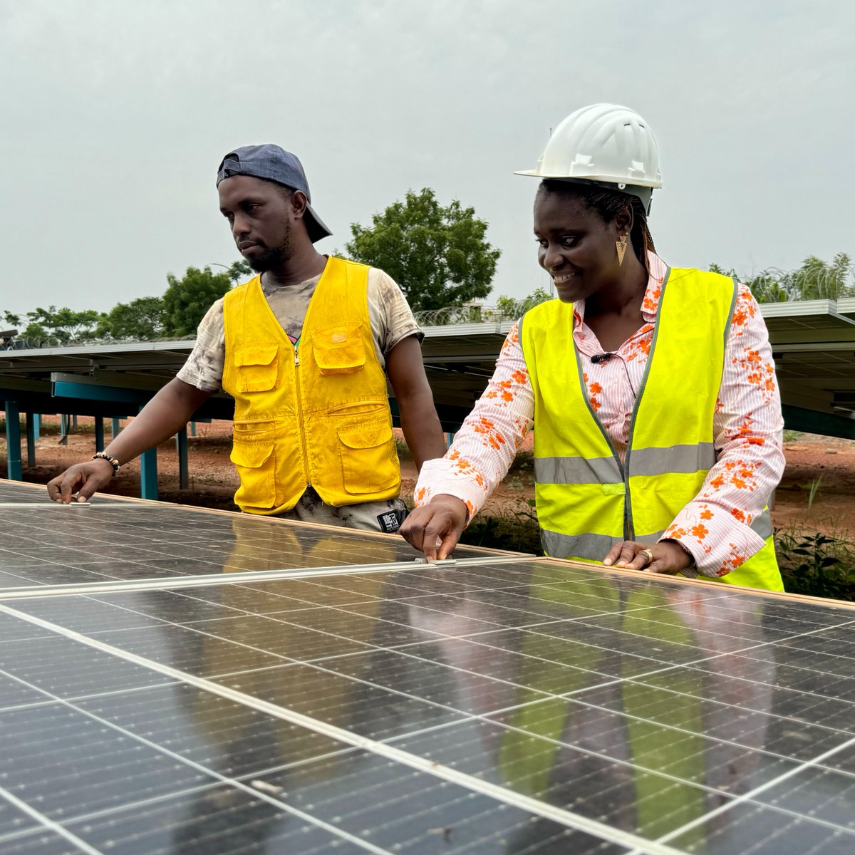 UNV_ROWCA's tweet image. #QuizOfTheWeek
How well do you know the #SDGs?
💡 Question: Which SDG focuses on Gender Equality?

A) SDG 1
B) SDG 5
C) SDG 8
D) SDG 10

Drop your answer in the comments and tag a champion of Gender Equality who inspires you! 💪 #GlobalGoals #GenderEquality