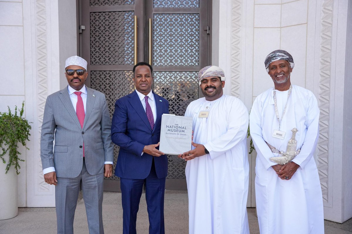 ZahraOmarrx's tweet image. FM Abdisalam Ali visited the National Museum of #Oman in #Muscat, highlighting the role of cultural diplomacy in strengthening ties and showcasing shared heritage.
