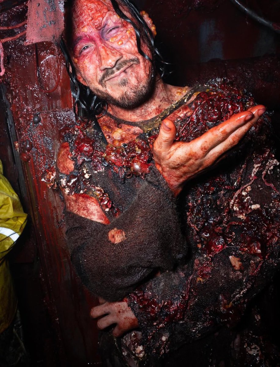ourladyofyogurt's tweet photo. i wanna touch infected simon all over……… everywhere…… https://t.co/W5H5t0rrQP