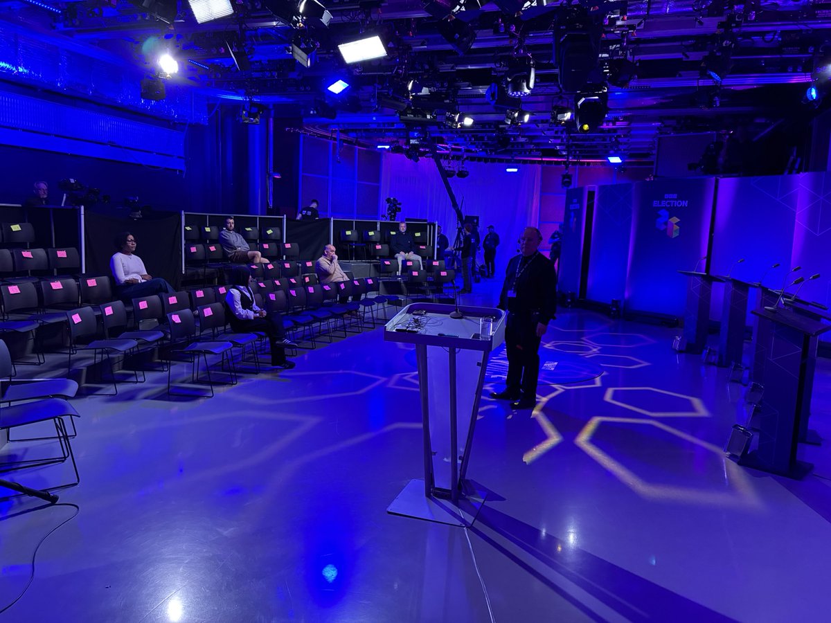 jamswilliams85's tweet photo. It’s the last big set-piece ahead of polling day for the Senedd election.

The six leaders are ready.

Join us on Walescast for pre- &amp; post-debate analysis.

We’ll be streaming from 1945 on iPlayer &amp; we’ll be live after the debate on BBC1 Wales &amp; @BBCRadioWales from 2130. https://t.co/7vIAyszJ8G
