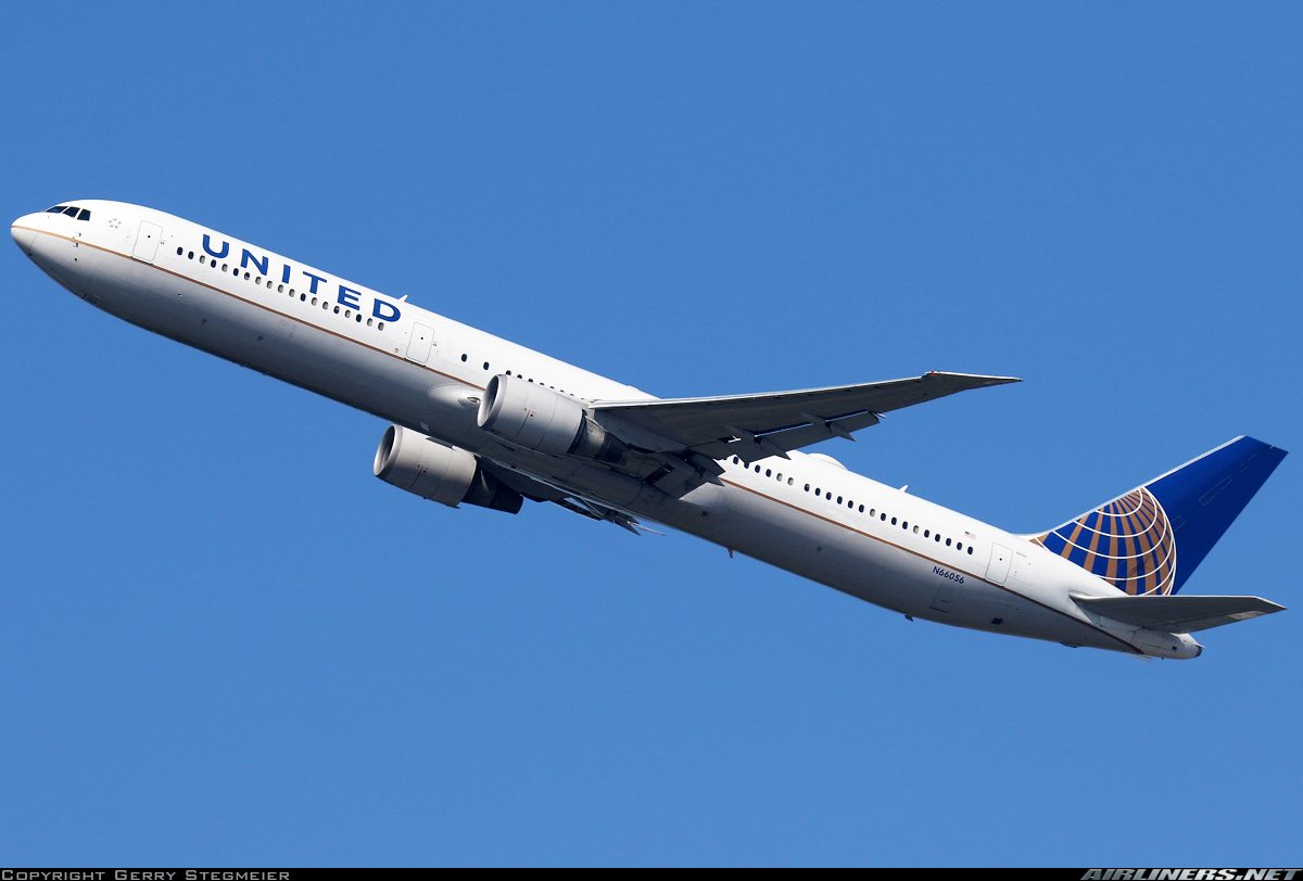 n194at's tweet image. United Air Lines
Boeing 767-424ER N66056
ZRH/LSZH Zurich Airport 
April 19, 2017 
Photo credit Gerry Stegmeier 
#AvGeek #Airline #Aviation #AvGeeks #Boeing #B767 #ZRH #Zurich @zrh_airport #United @united 🇺🇸