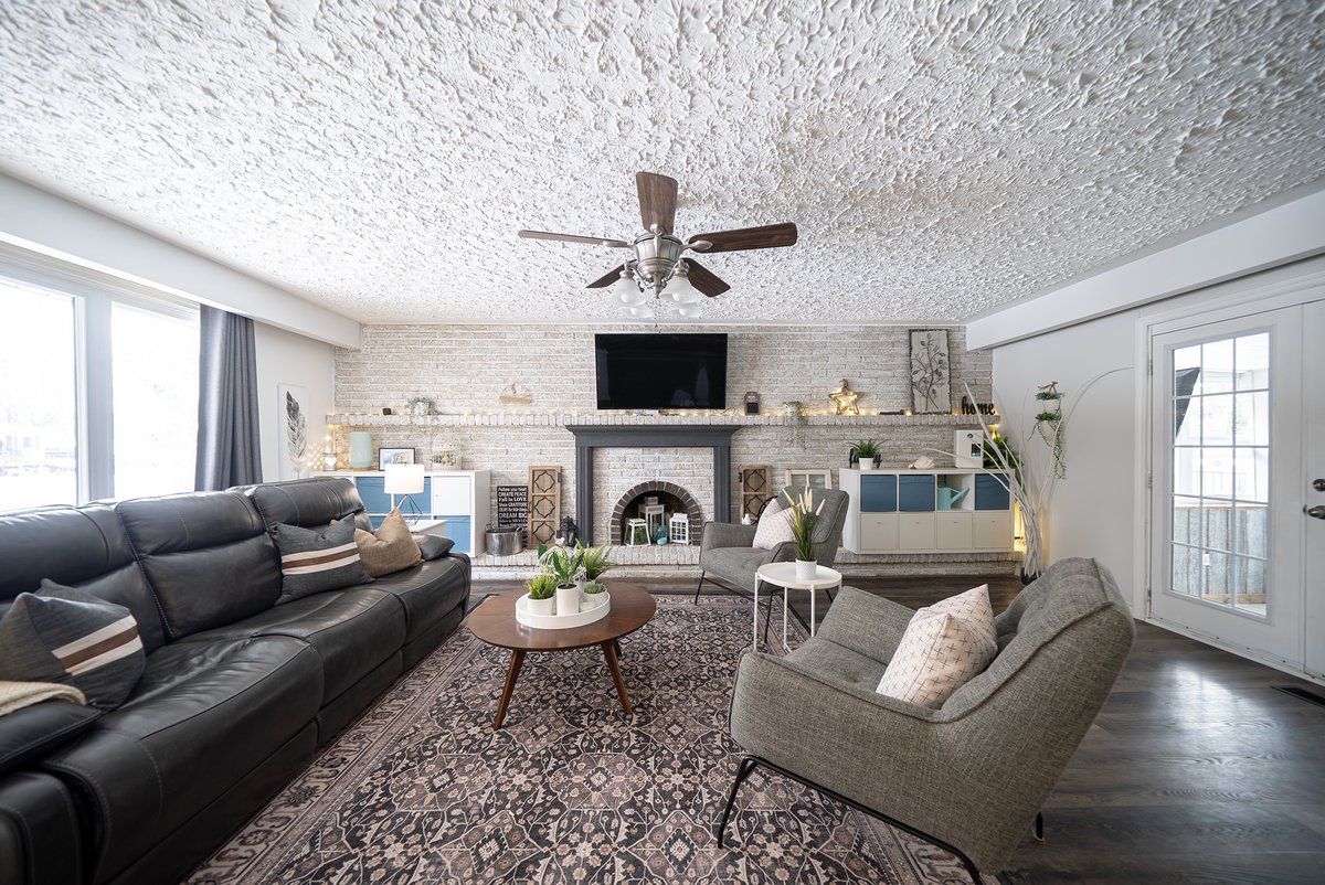 TeamKateAgents's tweet image. #ForSale! Welcome home to 44 Shalfleet Boulevard. This updated side-split offers 4 bedrooms, 2 bathrooms, and a newly renovated granny suite. Listed at $830,000.
#RealEstate #Brantford

Revel Realty Inc. - The Kate Broddick Team
Ashlee Juneau - Real Estate Sales Representative