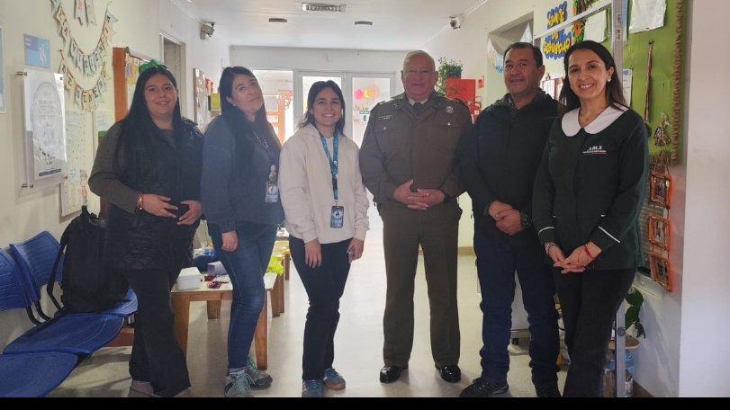 Carab_Maule's tweet photo. Un afectuoso saludo por su aniversario 99º, recibieron nuestros Carabineros de #CAUQUENES, por parte del Comité de seguridad escolar del Jardín y Sala Cuna #Eluney junto a otras entidades.
Se entregó un obsequio,significativo y emotivo, realizado por los propios alumnos. https://t.co/V23V0bRwMv