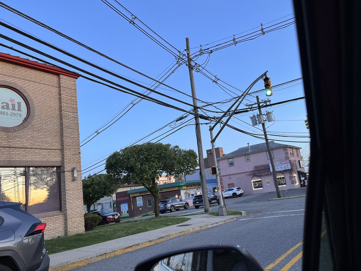 oddsyntax's tweet photo. I used to abhor these intersections with all the cables; maybe I’m just adjusting but enjoyed this geometry especially after attempting Paul Lockhart’s MEASUREMENT, and its intro on alternative realities, seeing math as an idyllic perfection. Plus an echo by the road if branches. https://t.co/w92cGOFMKJ