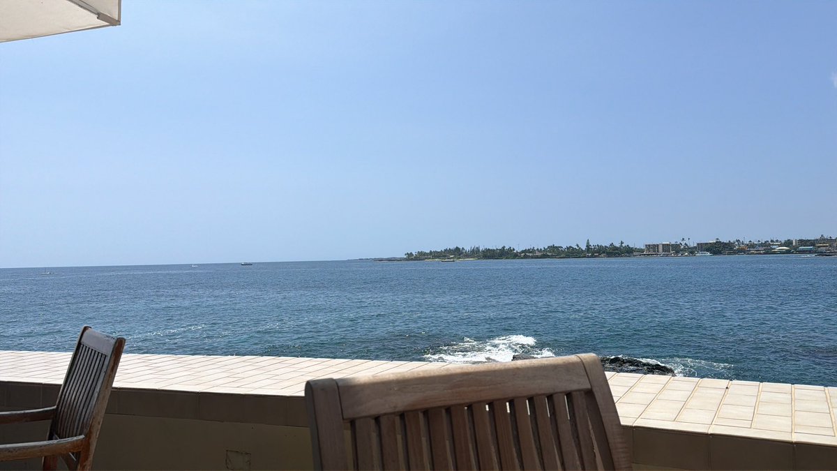 Sebvettel05's tweet photo. @DallasStars @PNCBank @Matt9Duchene Our view currently in Hawaii enjoying the weather Go Stars! https://t.co/rGwWt3ZObT