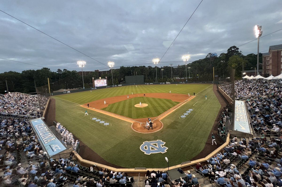 RoddBaxley's tweet photo. Great crowd #onaTuesday at the Bosh for UNC vs. Coastal Carolina 

Second-ranked Tar Heels up 2-1 on the 10th-ranked Chanticleers as we head to the bottom of the third inning. 

https://t.co/BNbSoRm69f https://t.co/GVxGjIkkOG