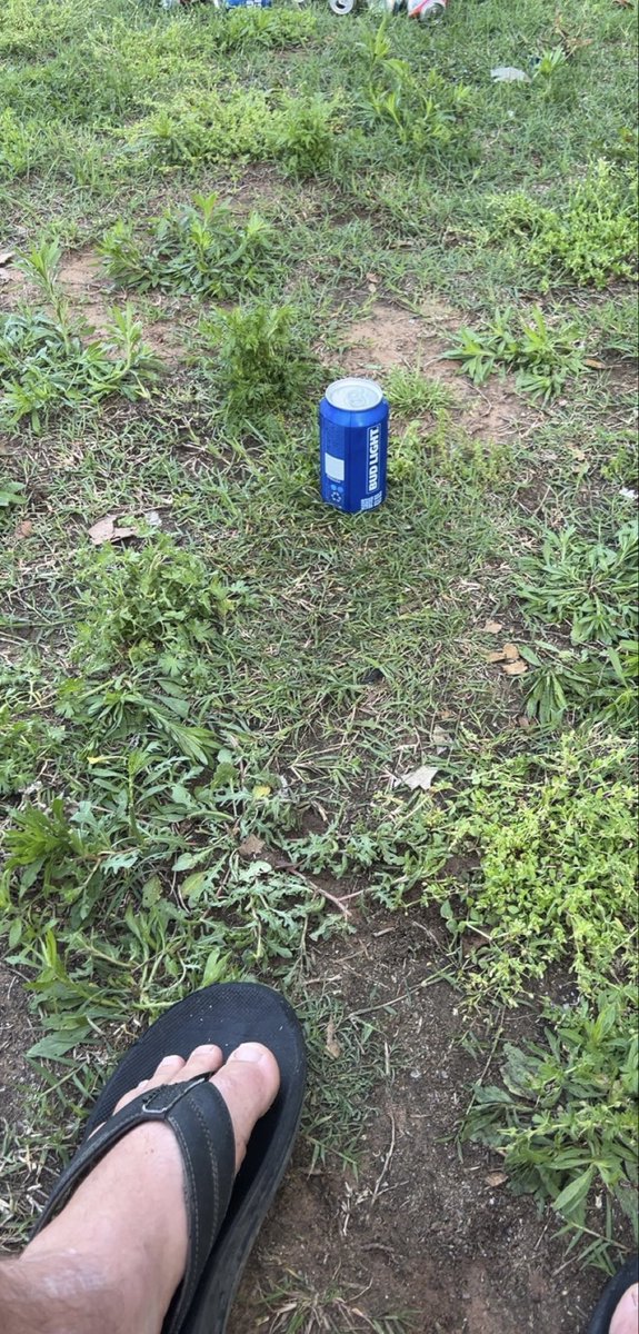 Toby776760's tweet photo. Bud Light is BACK   #BL https://t.co/O5pQR1oLua