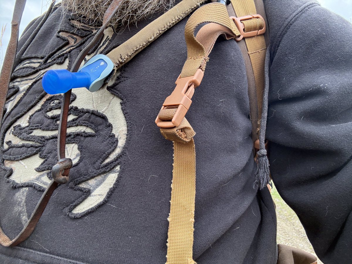 wilkolaak's tweet image. A week or so ago I lost this sternum strap for my Helikon Tex Bergen pack. I am so grateful I found it on the trails today! #helikontex #backpack #goodluck #wilkolaak #wilokłaak