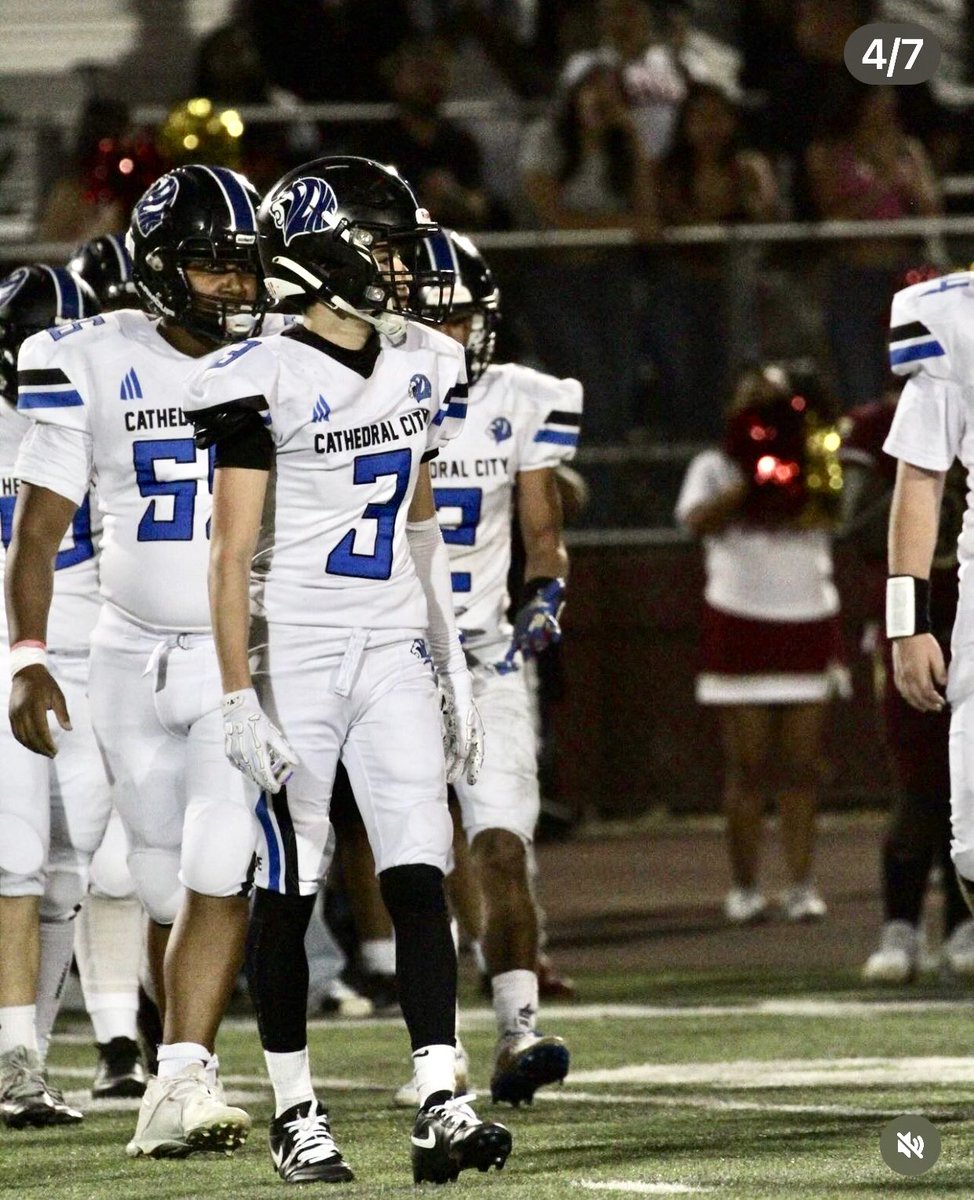 Tre_FB2303's tweet image. Rolling with the homies
#cchsfootball
#teammates
#gameday