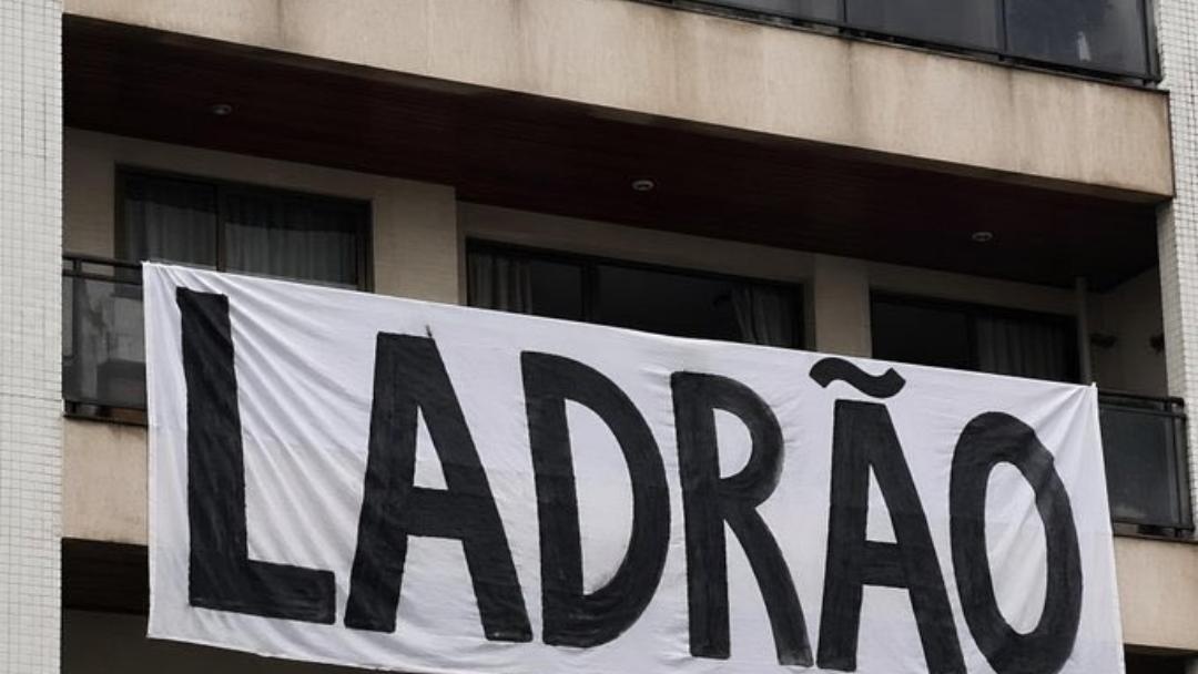 Não é o Léo Lins tweet media