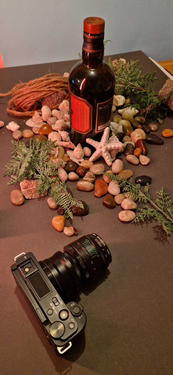 CaptainBoomcake's tweet image. I fucking love product photography, this is a fun little test shot I did yesterday with my new setup #photography #productphotos industryvideo.co.uk