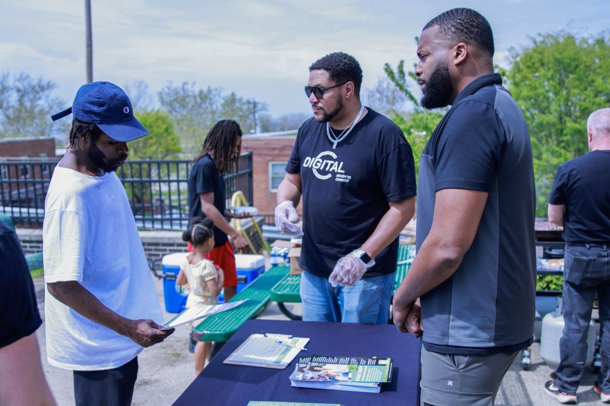 DigitalC_org's tweet photo. Hot dogs  + high-speed home internet. At Lakeview Terrace with CMHA, we brought neighbors together for food, conversation, and access to a community-based internet option. We connect people... sometimes to broadband, sometimes to cookouts and community. https://t.co/AuZE224i4P