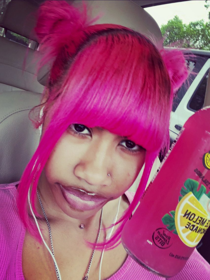 👩🏽‍🎤 tweet media