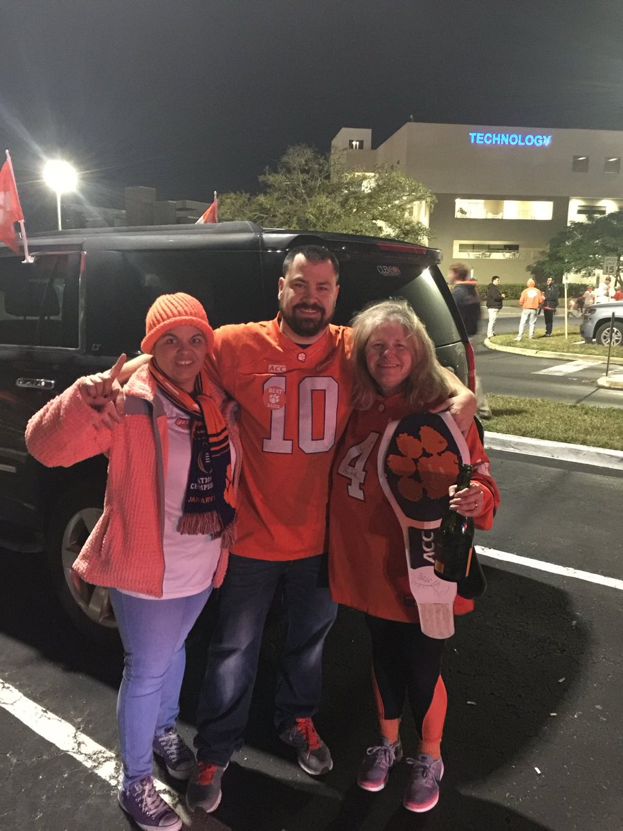toesinthesand22's tweet photo. @ClemsonTom @JonnyCarrots007 We saw the real deal 😉 https://t.co/yemaV6RVHr