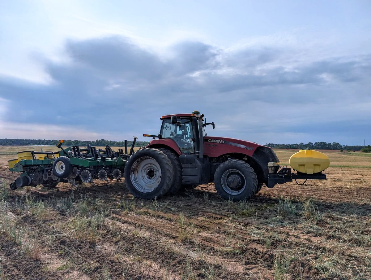 darrell37064543's tweet photo. peanut planting has begun https://t.co/NjUqEq34GY