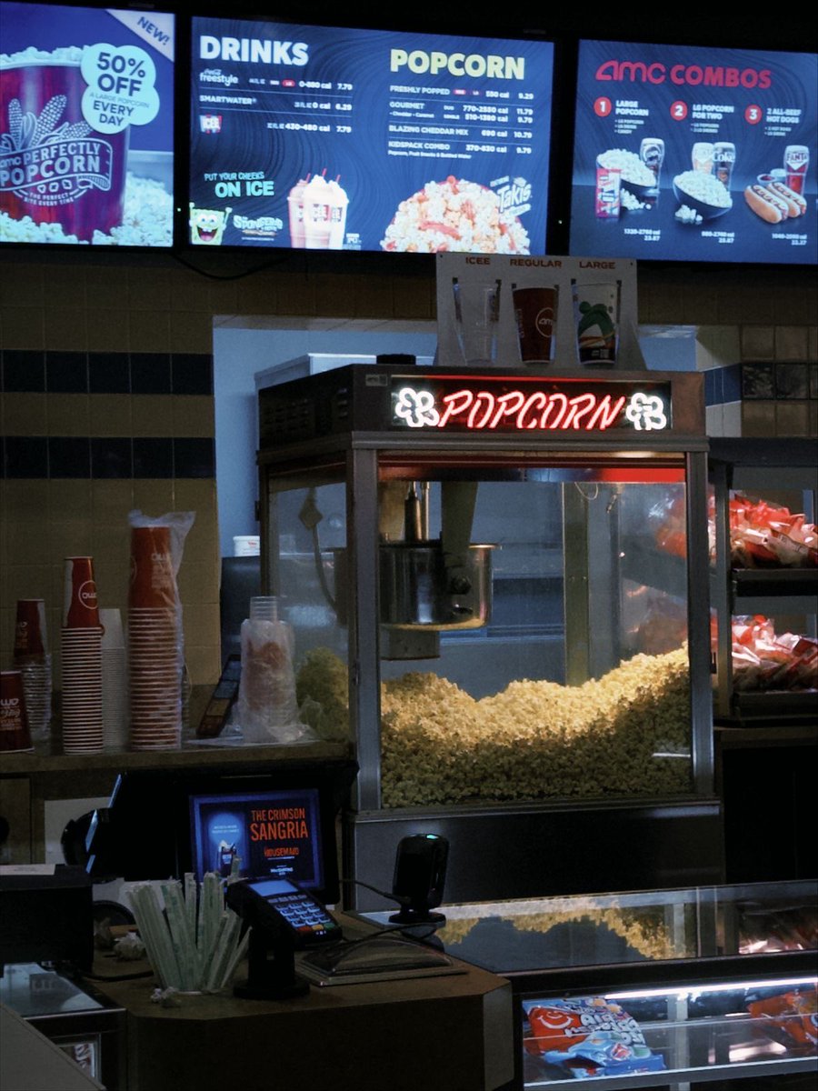 NiteLite123's tweet image. Includes: 
-A large popcorn with your purchase
-A small detachable Shrek figure that can snap into a slot at the base of the outhouse.
-Dual Openings You can access your popcorn through either the roof or the front door of the outhouse. 

#EntertainmentNews #ExclusiveDrop