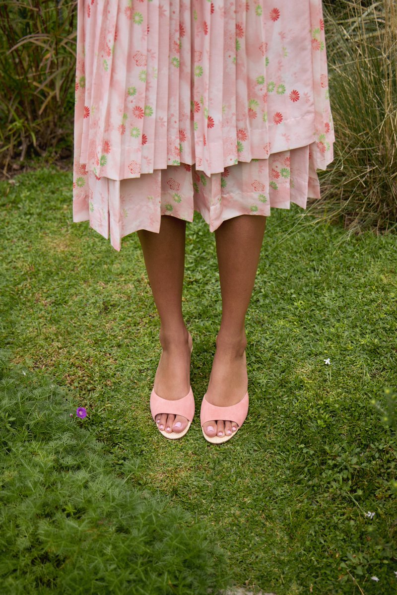 PelleModaShoes's tweet image. Welcome to the garden party 🌷 arrive in style with our Unia kitten heel. shop now: pellemoda.us/collections/ki… #fashion #style #trending #spring #heels #shop #shopping #trendingnow