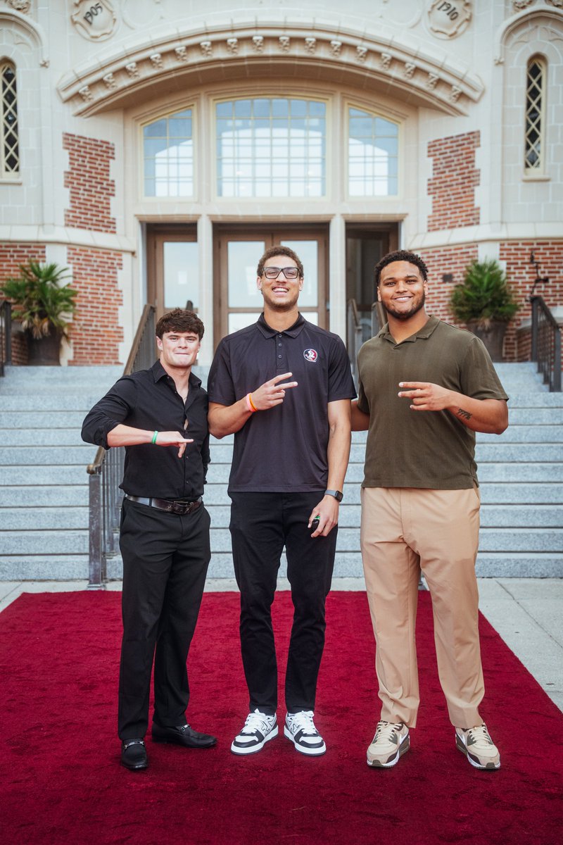 Seminoles's tweet image. It's time for our annual 𝐆𝐎𝐋𝐃𝐄𝐍 𝐍𝐎𝐋𝐄 awards ceremony ✨🏆

Tune in on the Seminoles Unconquered App to watch live!

#GoNoles