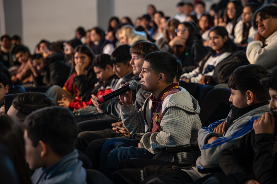 gobdecordoba's tweet image. 🌿 La segunda edición de #ReConversar reunió a más de 400 estudiantes de escuelas secundarias de #Córdoba, en un espacio de encuentro, reflexión e intercambio sobre los principales desafíos socioambientales actuales.

La jornada, impulsada a través de la Secretaría General de
