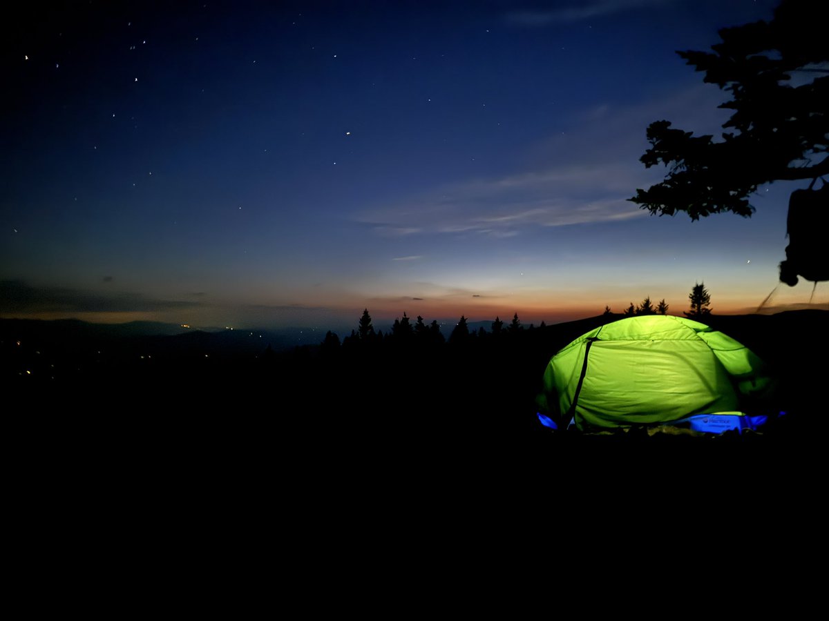 josiedunaway32's tweet image. Backpacking has a funny way of testing me 😅 I don’t always love the long, tough hike up—but every single time, it’s worth it.

There’s nothing like reaching the top, setting up camp, and just taking in the view! I also found a way to practice my swing 😂😂 #backpacking #hiking