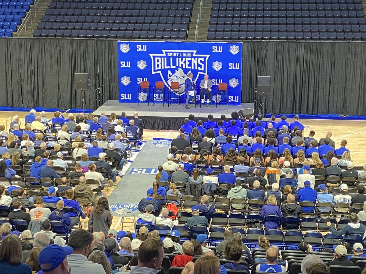 OnlyOneZuellig's tweet photo. #slu celebration! https://t.co/pSGxkrzB8Q