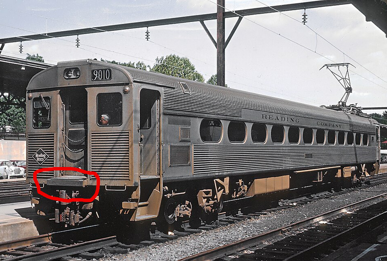 Jlockked's tweet photo. @GrumpyBadger5 @tutter_official Both trains up top had basic anticlimbers, they just weren't sufficient. I can't say with authority but I think it's a mix of the pioneer 3 being an older, lightweight car and the lack of much to catch on the F40's anticlimber that did it in so dramatically. https://t.co/2vZSQwdZVg